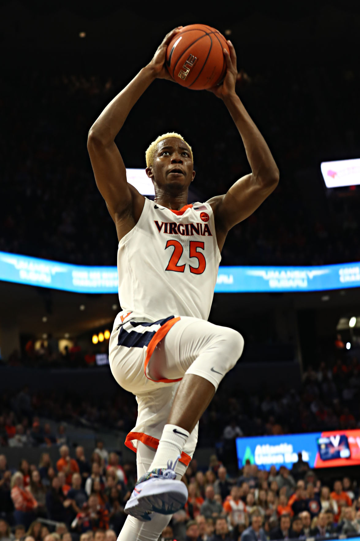 20191127_cdp_sports_uvabasketball135.JPG